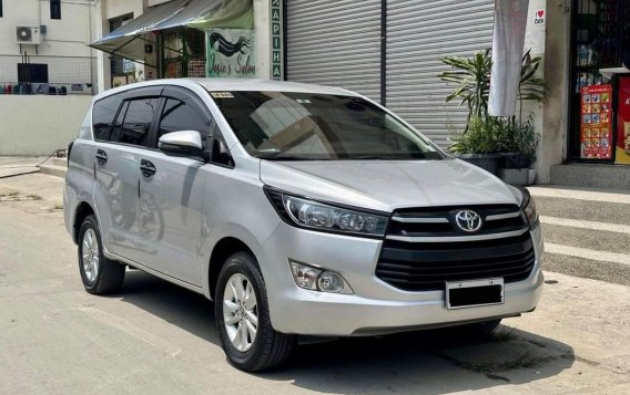 Selling White Toyota Innova 2018 in Manila-1