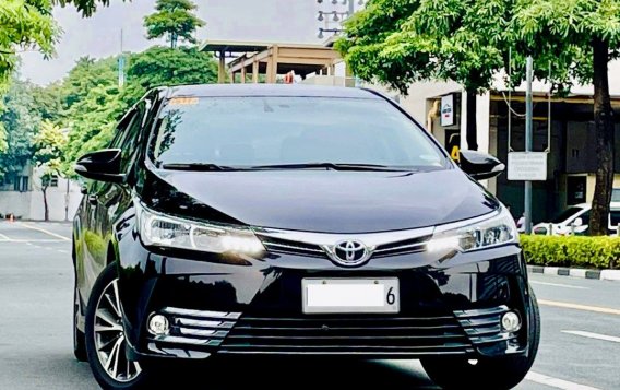 Selling White Toyota Corolla altis 2018 in Makati-1