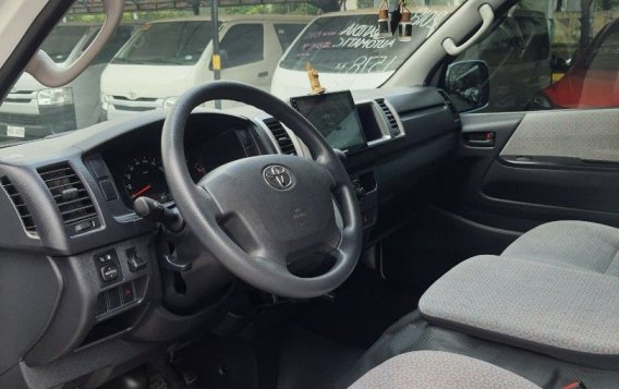 Selling White Toyota Hiace 2018 in Marikina-7