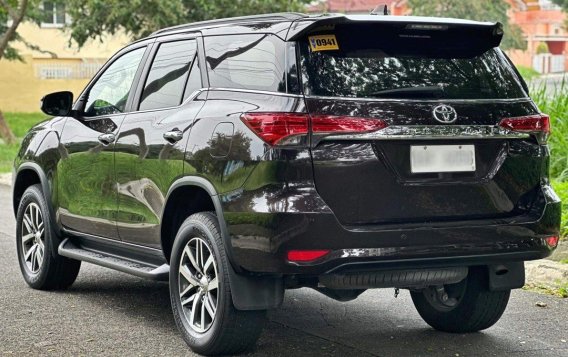 Selling White Toyota Fortuner 2017 in Manila-2