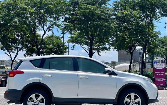 Sell White 2015 Toyota Rav4 in Makati-6