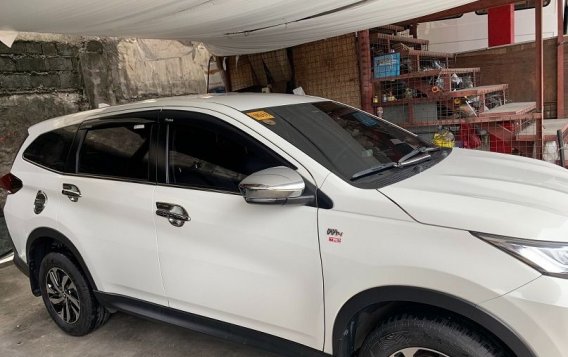 Selling White Toyota Rush 2023 in Quezon City-1