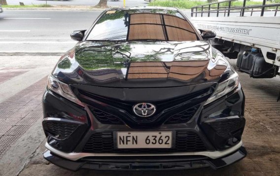 Selling White Toyota Camry 2020 in Quezon City