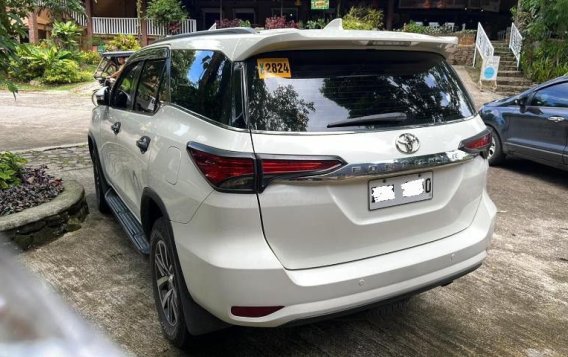 Selling White Toyota Fortuner 2016 in Manila-2