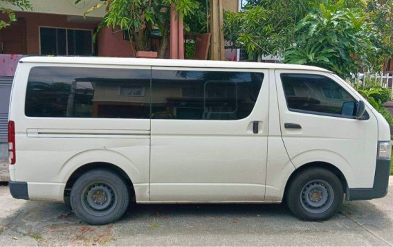 Selling Pearl White Toyota Hiace 2017 in Bacoor-2