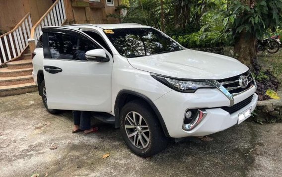 Selling White Toyota Fortuner 2016 in Manila-1