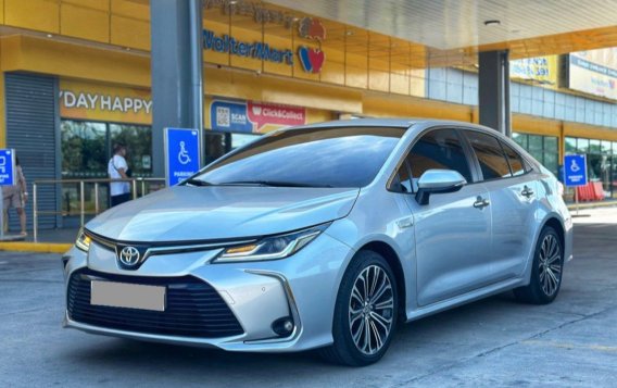 Sell White 2020 Toyota Corolla altis in Pasay-1