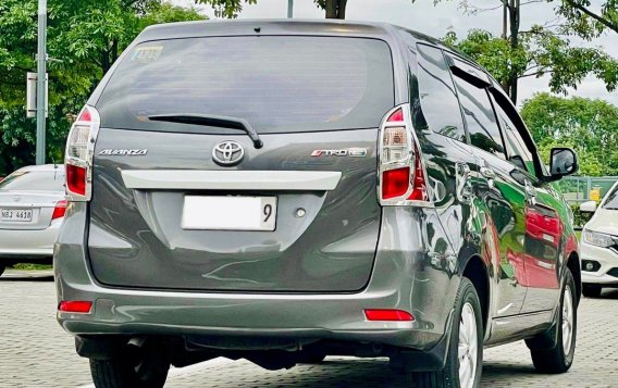 Selling White Toyota Avanza 2016 in Makati-6