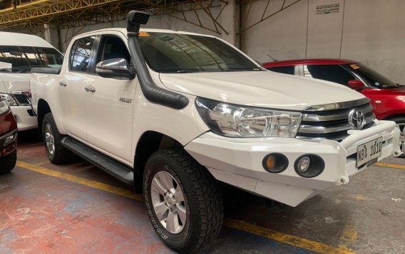 Selling White Toyota Hilux 2017 in Quezon City-5