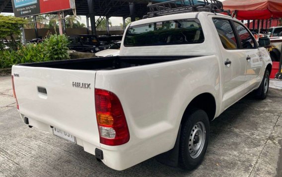 White Toyota Hilux 2005 for sale in Pasig-3