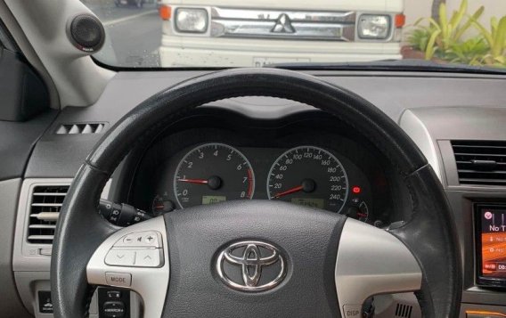 White Toyota Corolla altis 2013 for sale in Angono-3