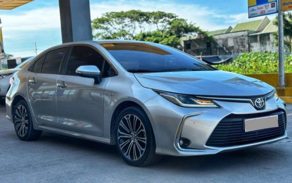 Sell White 2020 Toyota Corolla altis in Pasay-2