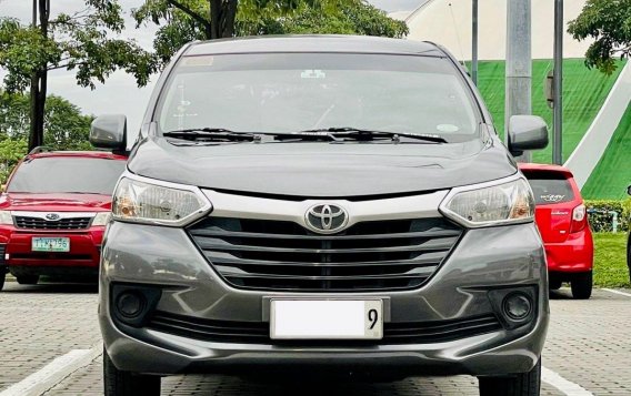 Selling White Toyota Avanza 2016 in Makati