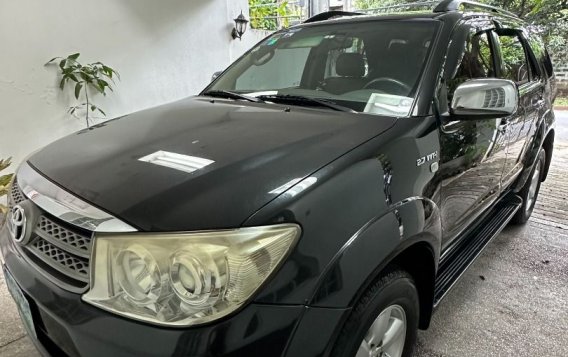 Sell White 2010 Toyota Fortuner in Makati-3