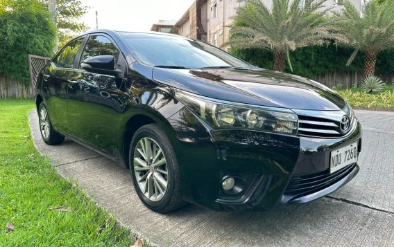 Selling White Toyota Corolla altis 2016 in Las Piñas-5