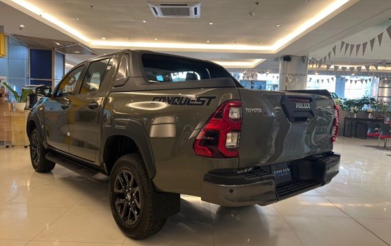 White Toyota Hilux 2023 for sale in Manila-2