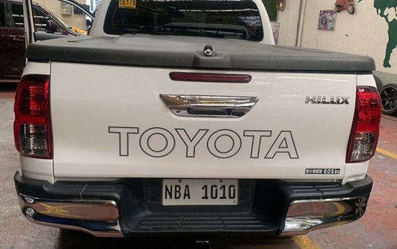 Selling White Toyota Hilux 2017 in Quezon City-3