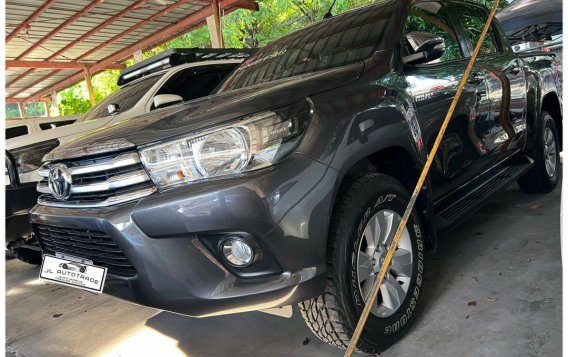Green Toyota Hilux 2017 for sale in Automatic-4