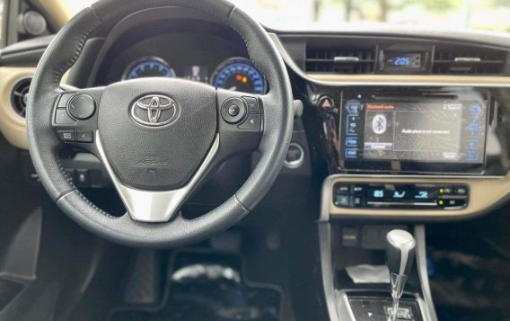White Toyota Corolla 2018 for sale in Automatic-9