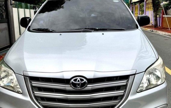 White Toyota Innova 2015 for sale in Marilao-1