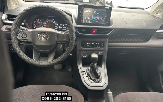 White Toyota Avanza 2022 for sale in Automatic-3