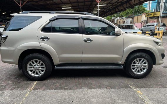 Selling White Toyota Fortuner 2012 in Manila-1