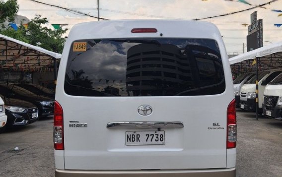 Selling White Toyota Hiace 2018 in Marikina-3