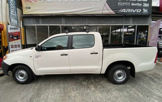 White Toyota Hilux 2005 for sale in Pasig-2