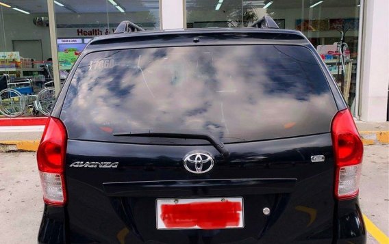 Sell White 2014 Toyota Avanza in Manila-2
