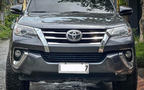 White Toyota Fortuner 2018 for sale in Manila-1