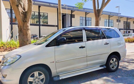 Selling Silver Toyota Innova 2006 in Las Piñas-1