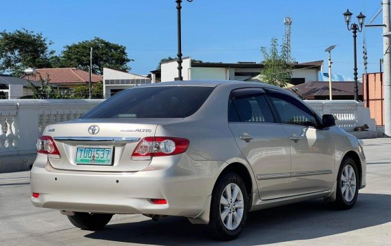 Selling White Toyota Corolla altis 2012 in Parañaque-5