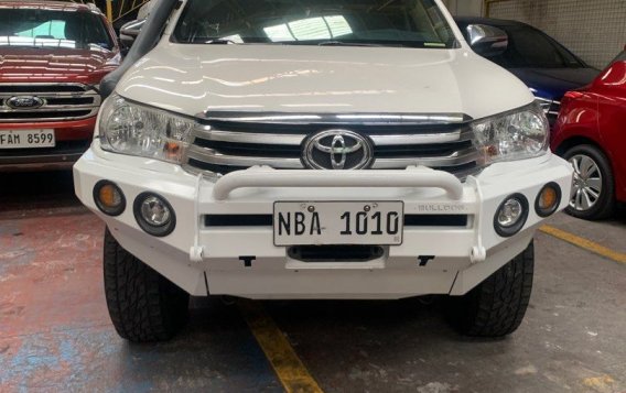 Selling White Toyota Hilux 2017 in Quezon City-6