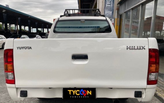 White Toyota Hilux 2005 for sale in Pasig-4