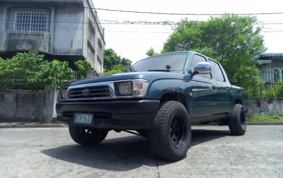 Selling White Toyota Hilux 2001 in Meycauayan-2