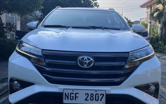 Selling White Toyota Rush 2019 in Pasig