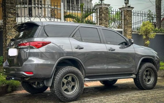 White Toyota Fortuner 2018 for sale in Manila-3