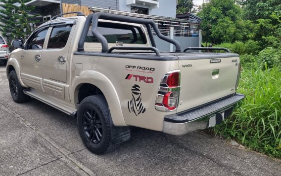 White Toyota Hilux 2014 for sale in Caloocan-5