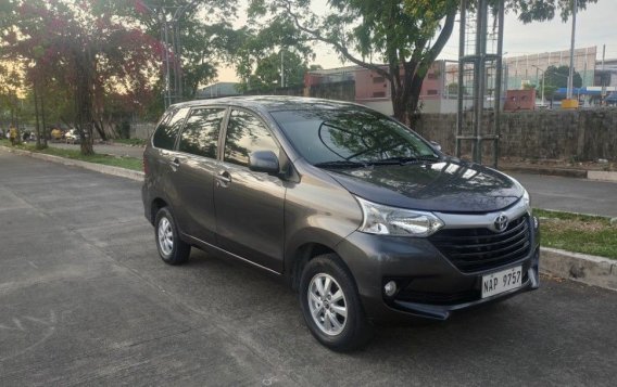 Selling White Toyota Avanza 2018 in Quezon City-2