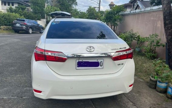 Sell Pearl White 2017 Toyota Corolla altis in Quezon City-5