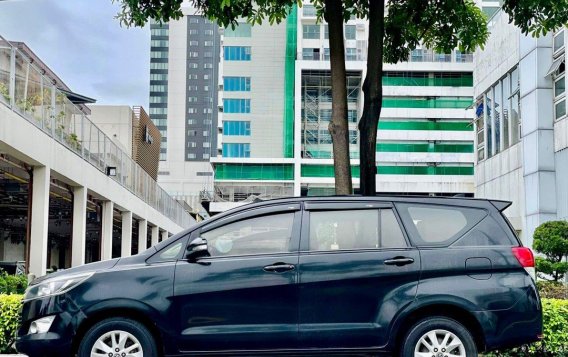 Sell White 2017 Toyota Innova in Makati-3