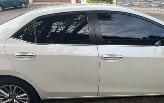 Sell Pearl White 2017 Toyota Corolla altis in Quezon City-2
