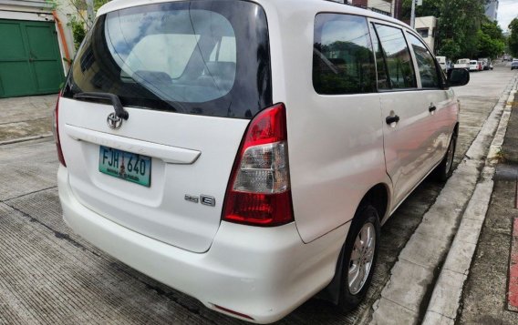Selling White Toyota Innova 2013 in Quezon City-3