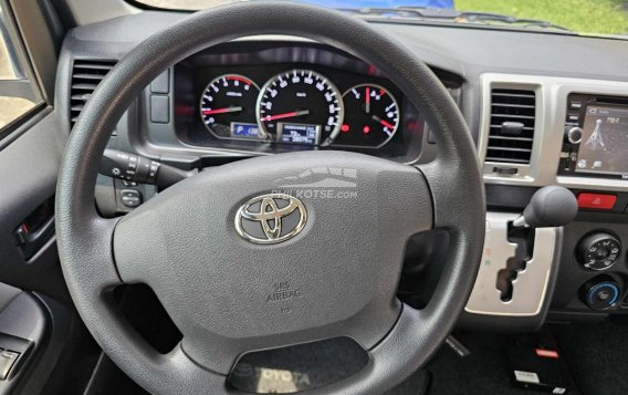2018 Toyota Hiace Super Grandia in Caloocan, Metro Manila-9