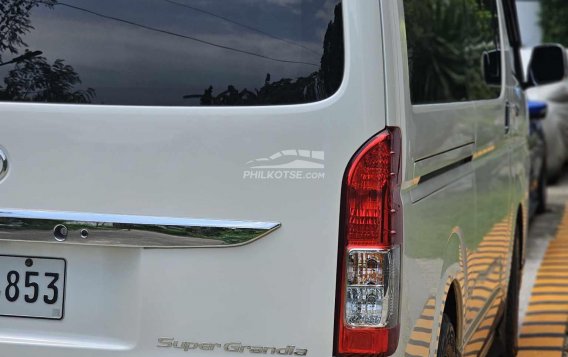 2018 Toyota Hiace Super Grandia in Caloocan, Metro Manila-14