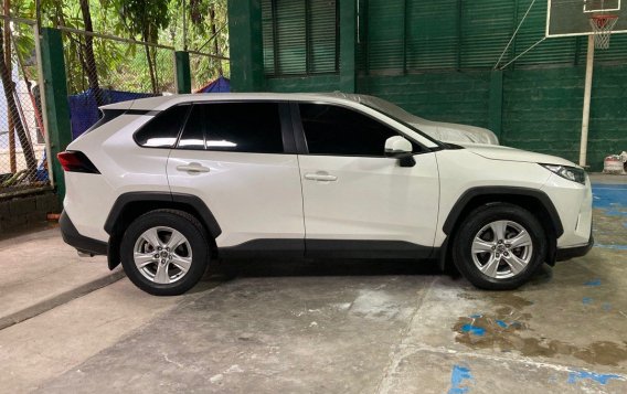 Sell White 2019 Toyota Rav4 in Pasig-1