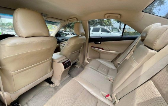 Sell White 2013 Toyota Camry in Makati-9