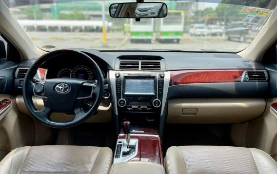 Sell White 2013 Toyota Camry in Makati-7