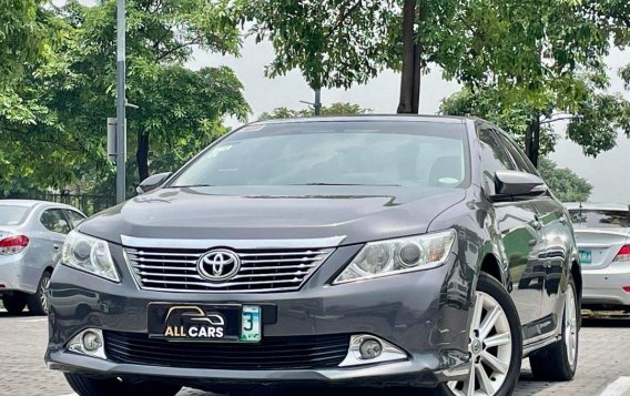Sell White 2013 Toyota Camry in Makati-1
