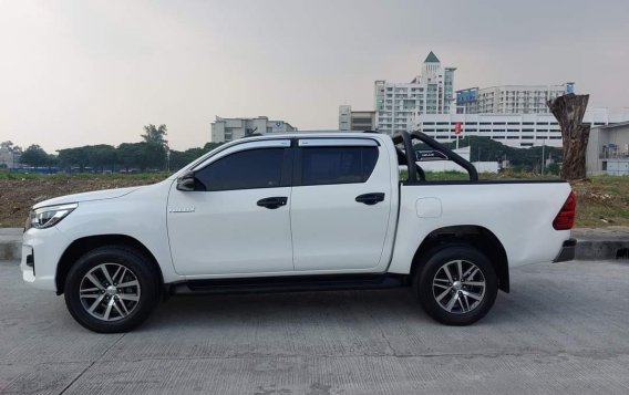 White Toyota Hilux 2018 for sale in Marikina-2
